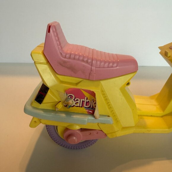 Vintage Mattel 1989 Arco Barbie Pink & Yellow Scooter- BROKEN ITEM, NEEDS REPAIR - Picture 5 of 8